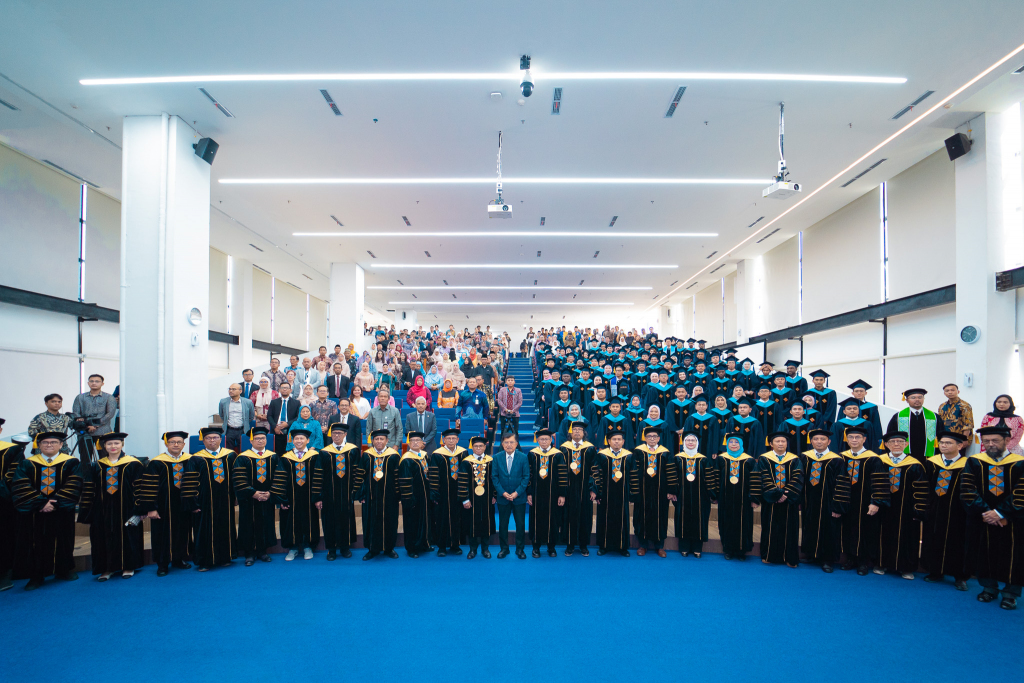 Graduation ceremony for MA in Political Science at Universitas Islam Internasional Indonesia, held on August 29, 2024.
